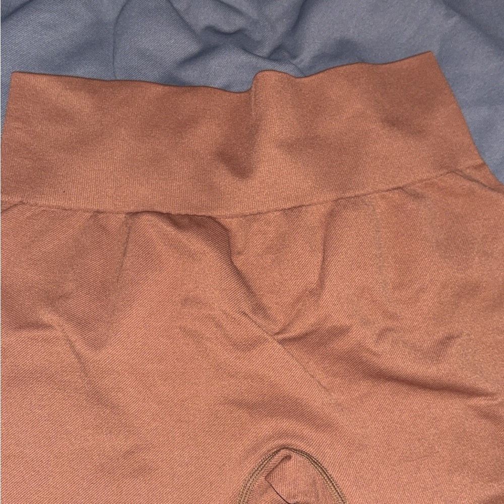 YOGA SHORT WITH BOOTY LIFT!!!